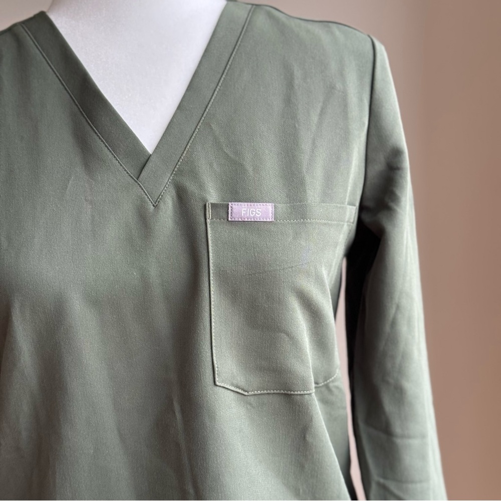 NEW! Long sleeve FIGS scrub top Size XXS - Picture 2 of 6